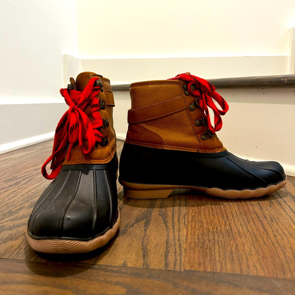 8.5 Women’s Caramel Brown & Black All Weatherproof Bootie